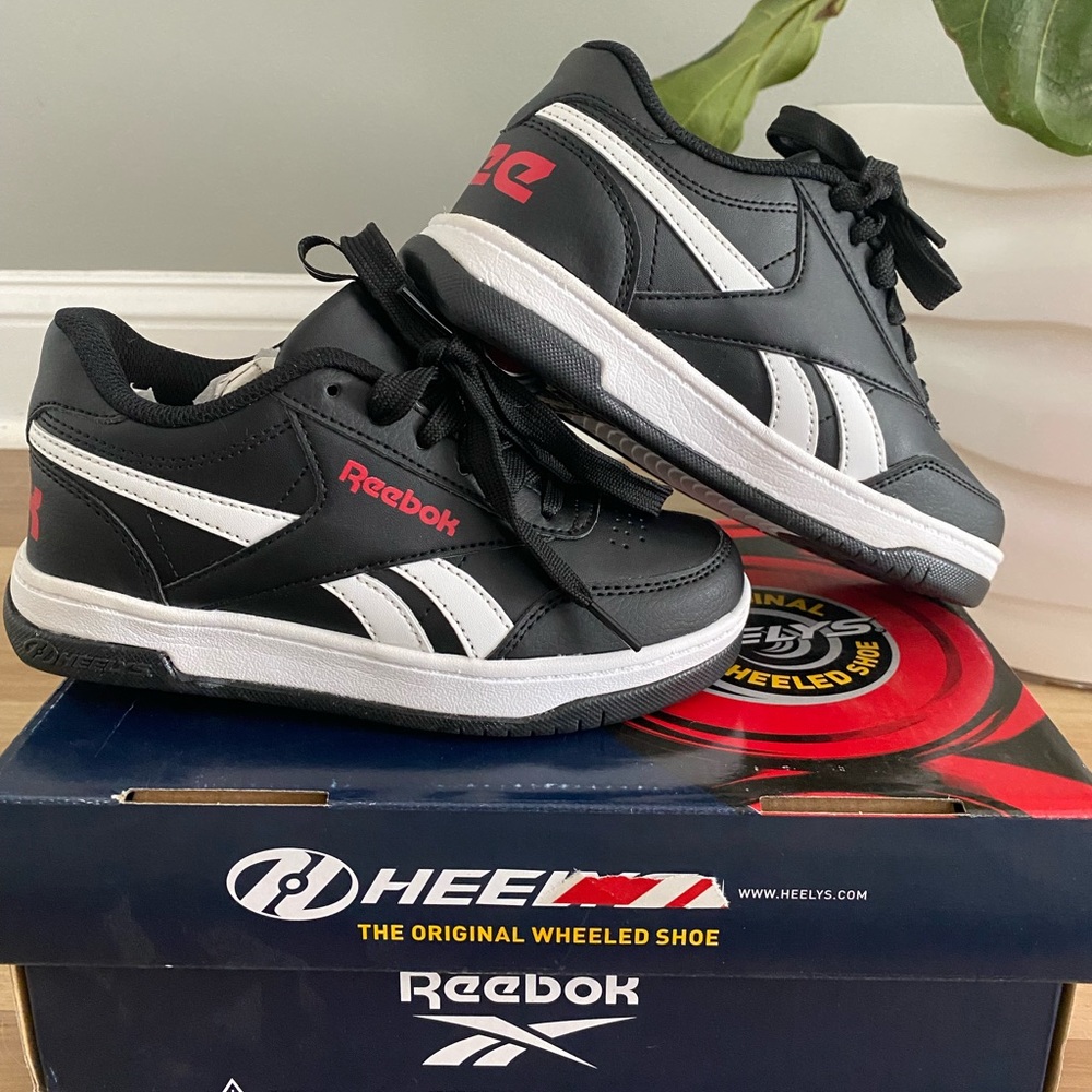Heelys Reebok EUC sz 1 Never worn outside